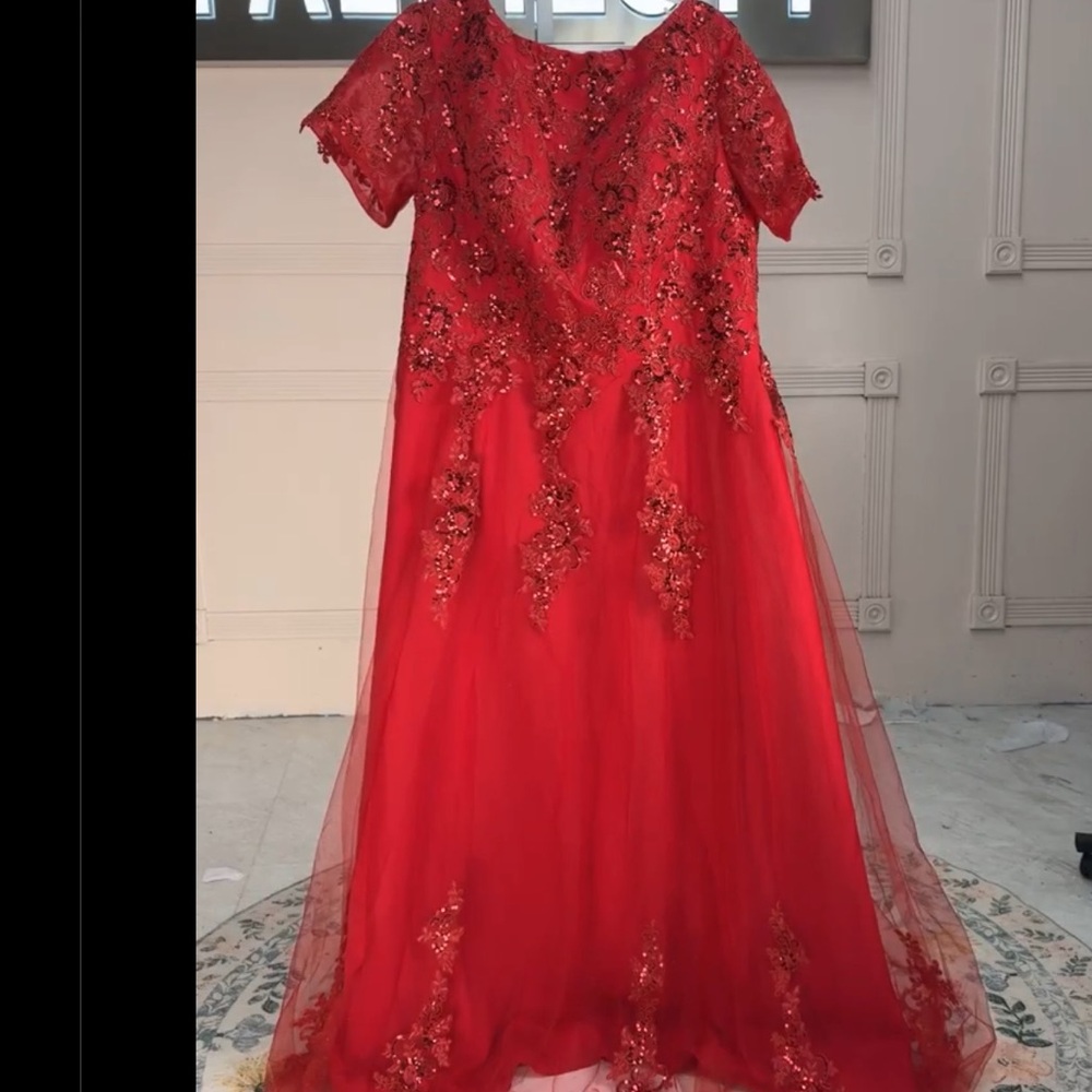 Elegant Red Lace Evening Gown With Corset Back. Beautiful beading. Size 20W - Picture 4 of 7